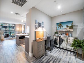 801 S Miami Ave, Unit 3706 in Miami, FL - Building Photo - Building Photo