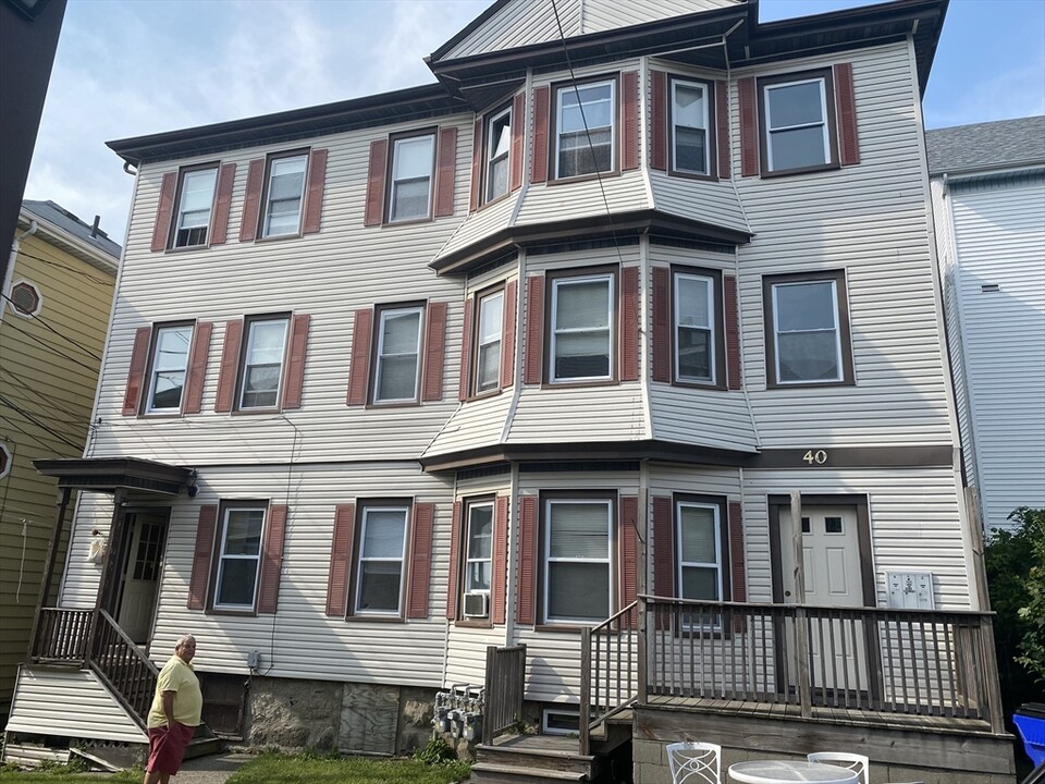 40 Park St in Fall River, MA - Building Photo