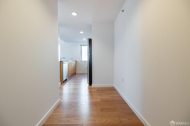 333 1st St in San Francisco, CA - Building Photo - Building Photo