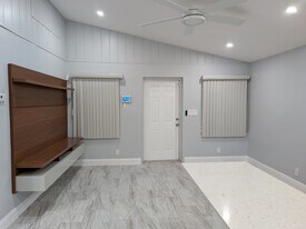 2239 Polk St in Hollywood, FL - Building Photo