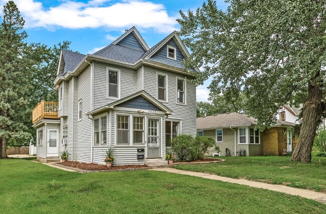 property at 2628 Quincy St NE
