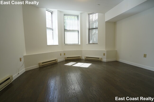 109 Queensberry St