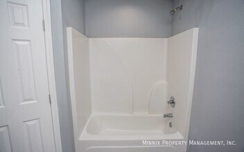 8416 11th St in Lubbock, TX - Foto de edificio - Building Photo