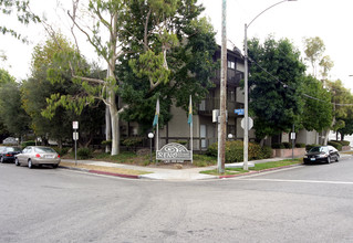 Reno Country Club Apartments in Los Angeles, CA - Building Photo - Building Photo