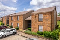 Westwood Village Apartments in Shreveport, LA - Building Photo - Building Photo