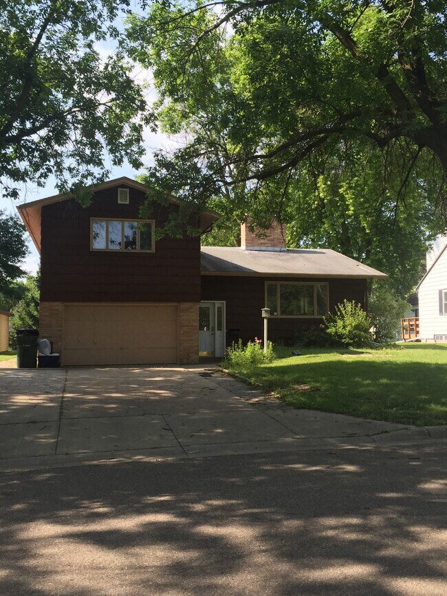 628 Johanna Avenue Southeast Rentals in Willmar, MN