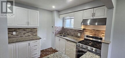 882 Southdown Dr in Oshawa, ON - Building Photo - Building Photo