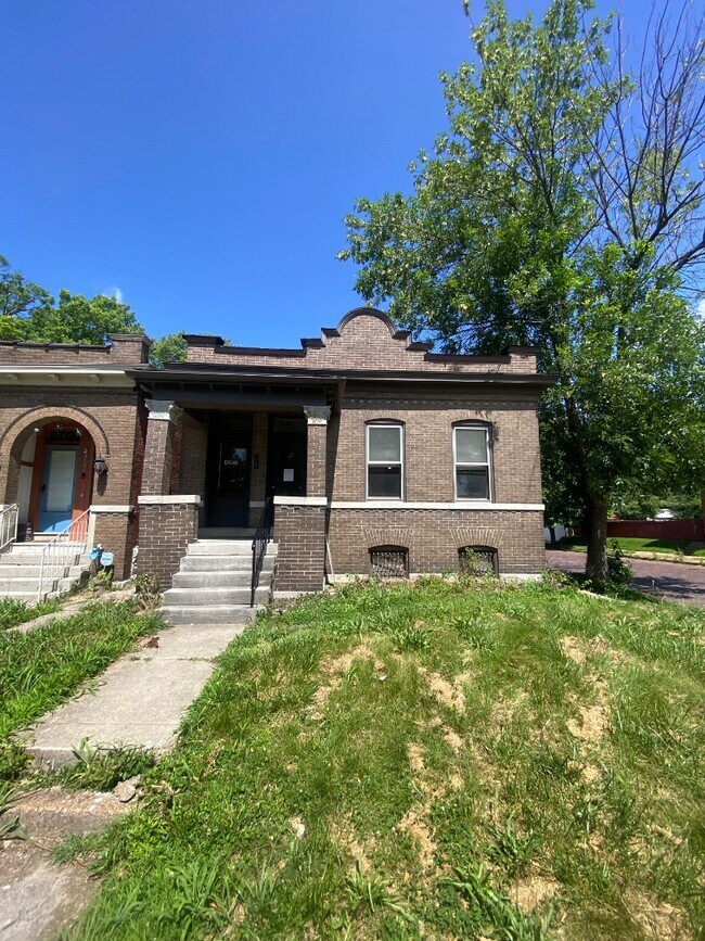 property at 5201 Alabama Ave
