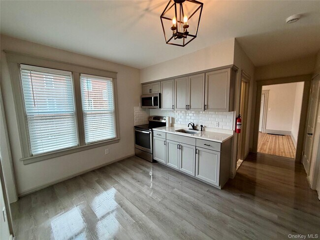 11 Franklin St in Poughkeepsie, NY - Building Photo - Building Photo