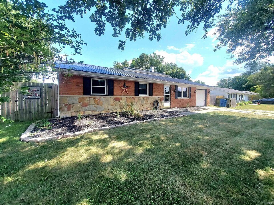 1565 Green Rd in New Haven, IN - Building Photo