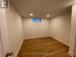 954 Timmins Gardens in Pickering, ON - Building Photo - Building Photo