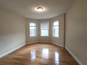 1419 Commonwealth Ave, Unit 304 in Boston, MA - Building Photo - Building Photo