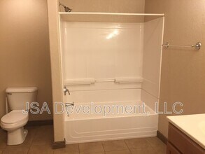 612 Jefferson St in Waterloo, IA - Building Photo - Building Photo