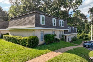 Chateau Deville in Tallahassee, FL - Building Photo