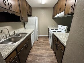2010 Bradford Ct in Tallahassee, FL - Building Photo - Building Photo