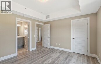 955 Ouellette Ave in Windsor, ON - Building Photo - Building Photo