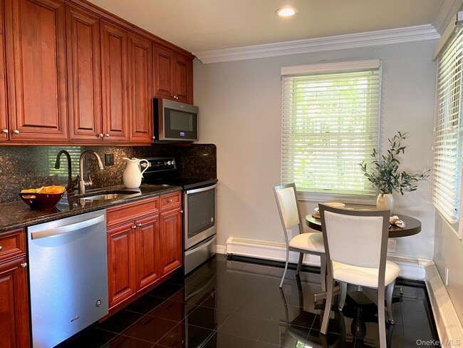 82 Park Ave in Amityville, NY - Building Photo - Building Photo