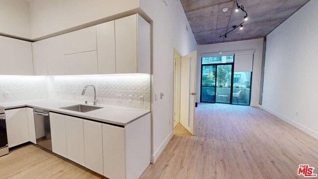 414 N Orange St in Glendale, CA - Building Photo - Building Photo