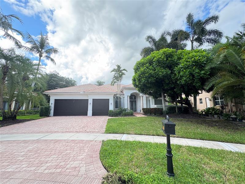 11165 Whitehawk St in Plantation, FL - Building Photo