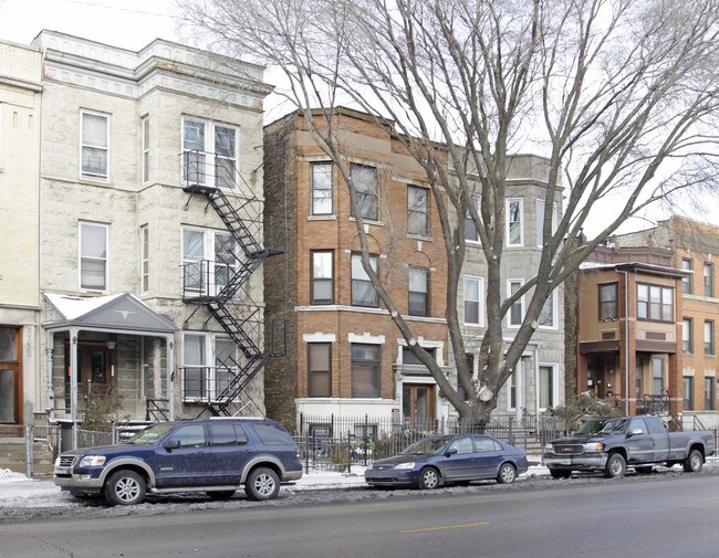 910 W Addison St in Chicago, IL - Foto de edificio - Building Photo
