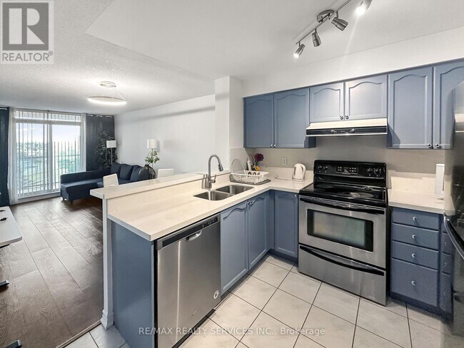 2545 Erin Centre Blvd in Mississauga, ON - Building Photo - Building Photo