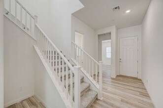 599 Clover Bar Ln in Las Vegas, NV - Building Photo - Building Photo