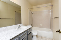 Minnewawa Apartments in Clovis, CA - Building Photo - Interior Photo