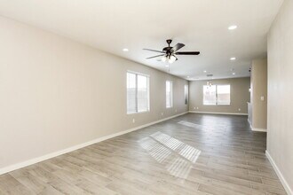 15915 W Tasha Dr in Surprise, AZ - Foto de edificio - Building Photo