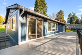 3122 Glacier Ln in Camano Island, WA - Building Photo - Building Photo