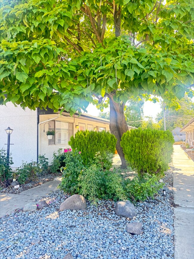 404-406 S 9th Ave