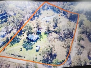 698 Willow Ln in Livingston, TX - Foto de edificio - Building Photo