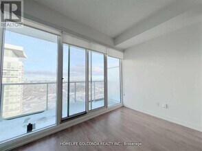 115 McMahon Dr in Toronto, ON - Building Photo - Building Photo