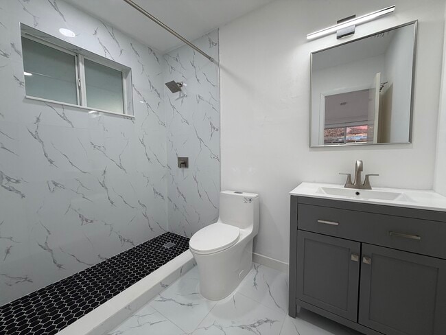 11134 SW 6th St, Unit R in Miami, FL - Building Photo - Building Photo