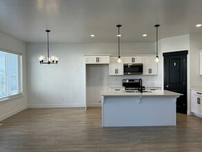 13103 Keegan Dr in Herriman, UT - Building Photo - Building Photo