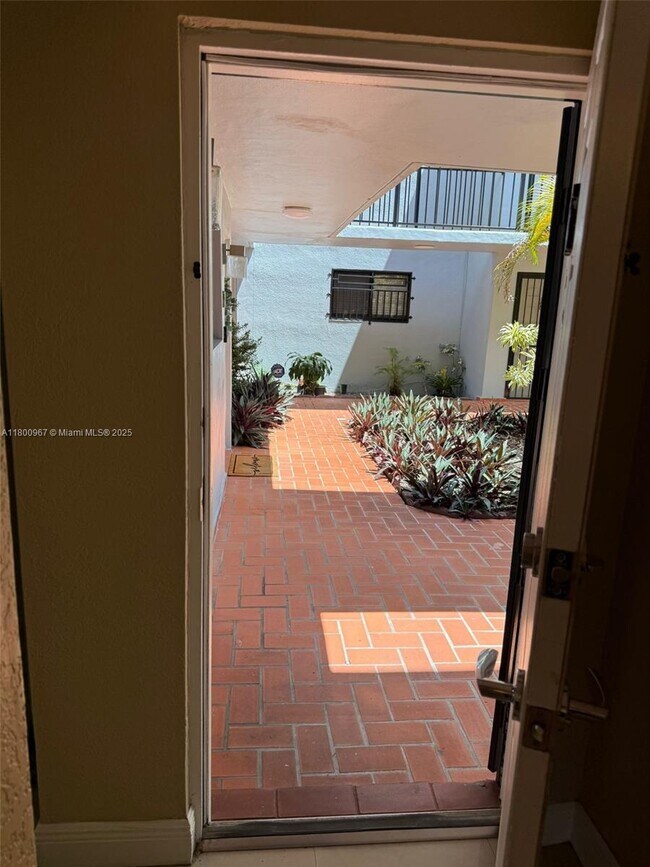 1300 W 41st St in Hialeah, FL - Building Photo - Building Photo