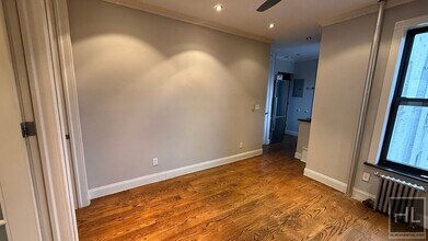 East 105th Street, Unit 19 in New York, NY - Building Photo - Building Photo