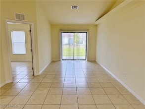 101 SE 13th St in Cape Coral, FL - Foto de edificio - Building Photo