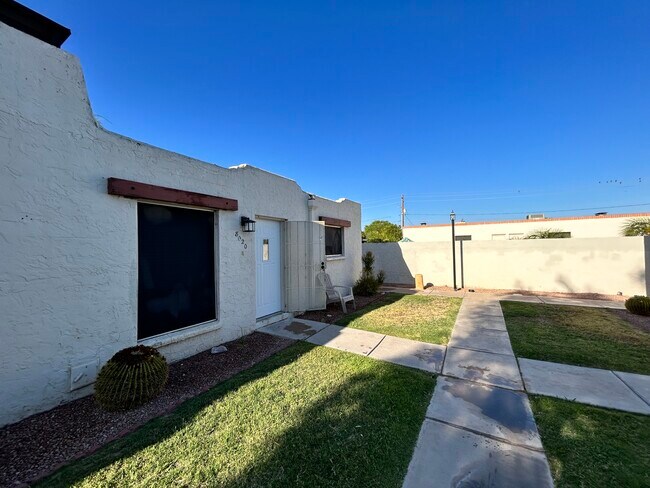 8020 E Oak St in Scottsdale, AZ - Building Photo - Building Photo