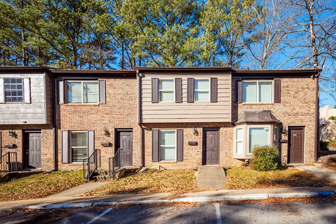 1526 Charter East Cir in Center Point, AL - Building Photo