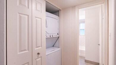 Sheffield Court in Arlington, VA - Building Photo - Building Photo