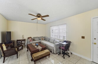 226 Normandy Ln in Delray Beach, FL - Building Photo - Building Photo