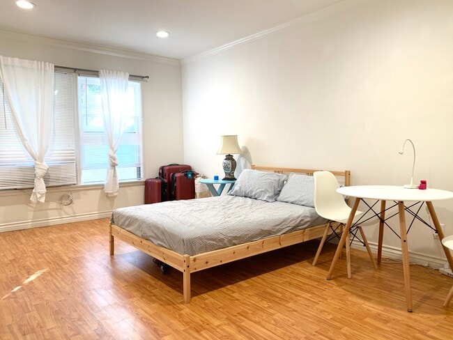 301 N Sycamore Ave in Los Angeles, CA - Building Photo - Building Photo