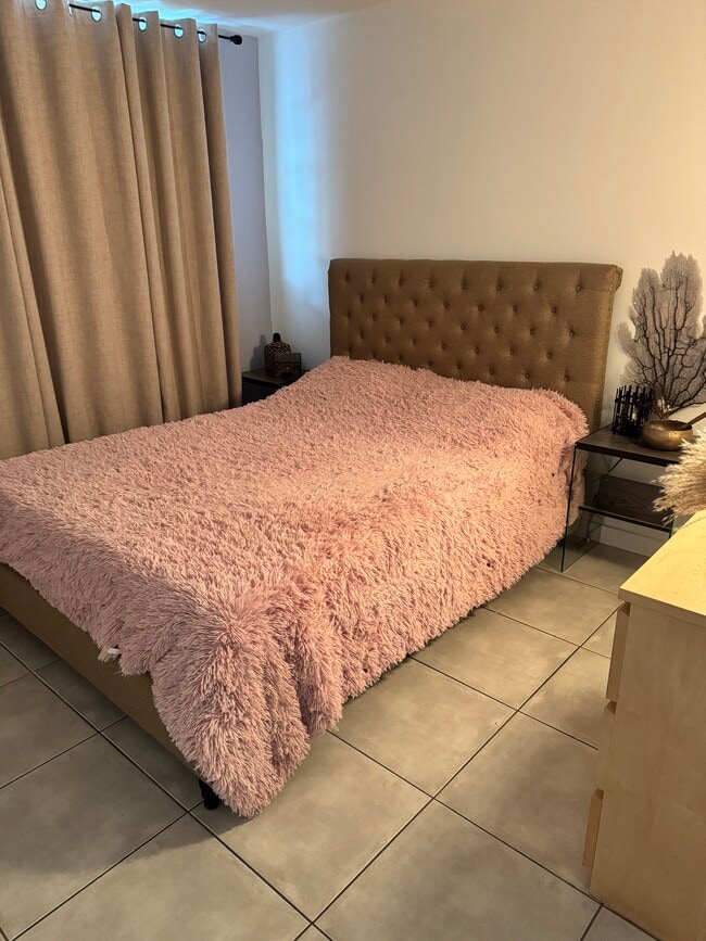 750 NE 64th St, Unit B301 in Miami, FL - Foto de edificio - Building Photo