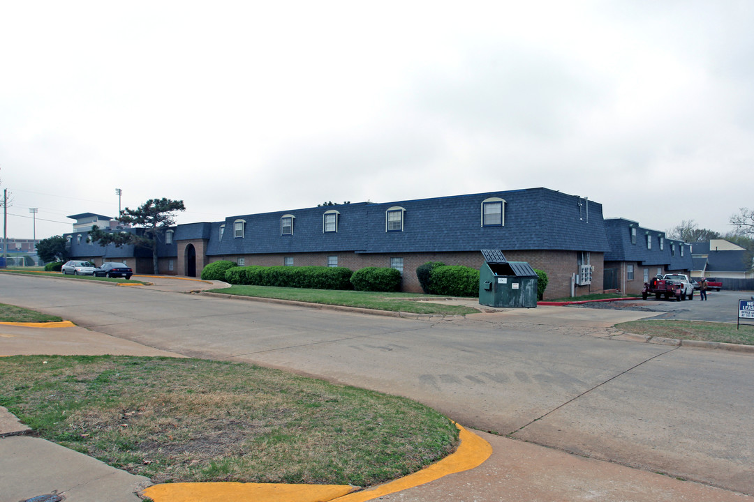 North Place Apartments in Edmond, OK - Building Photo