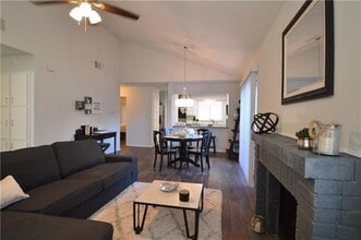 518 Hunters Glen St in Lewisville, TX - Building Photo - Building Photo