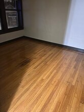 7852 S Colfax Ave, Unit 201 in Chicago, IL - Foto de edificio - Building Photo