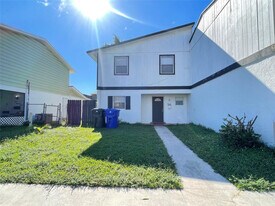 8010 SW 7th St in North Lauderdale, FL - Building Photo