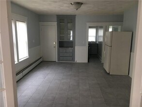 152 Webster St-Unit -1 in Pawtucket, RI - Building Photo - Building Photo