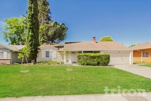 7420 East Pkwy in Sacramento, CA - Building Photo