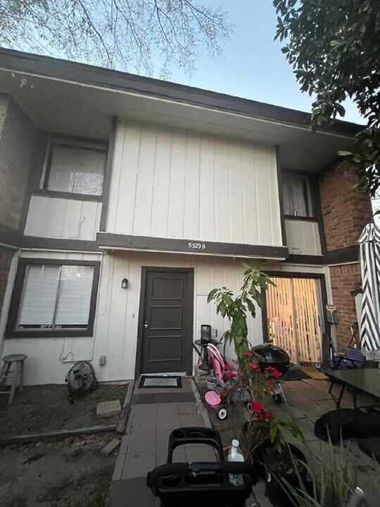 5329 Pinewilde Dr in Houston, TX - Foto de edificio